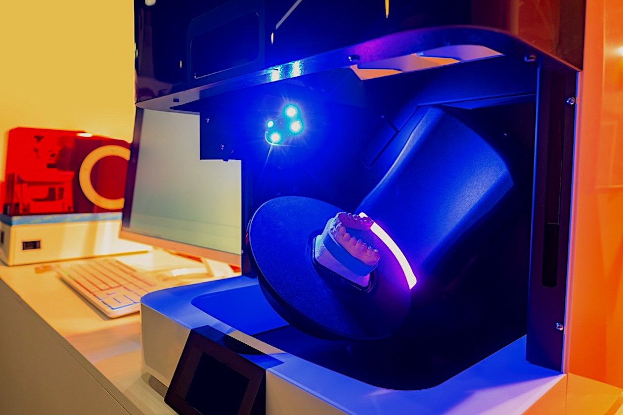 3d dental scanner with computer control. Shows the creation of traditional dentures.