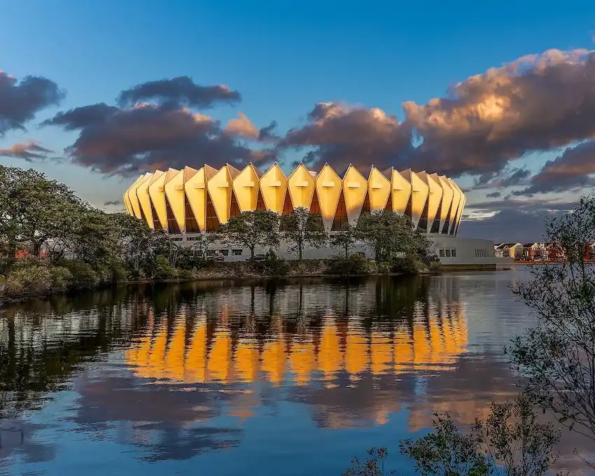 Hampton Coliseum area showing entertainment venues, shopping and attractions in Hampton, Virginia
